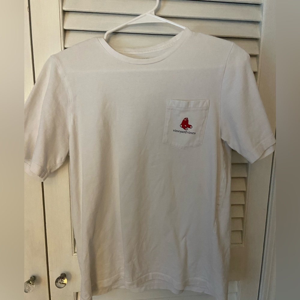 Vineyard Vines youth Red Sox short sleeve T-shirt size large